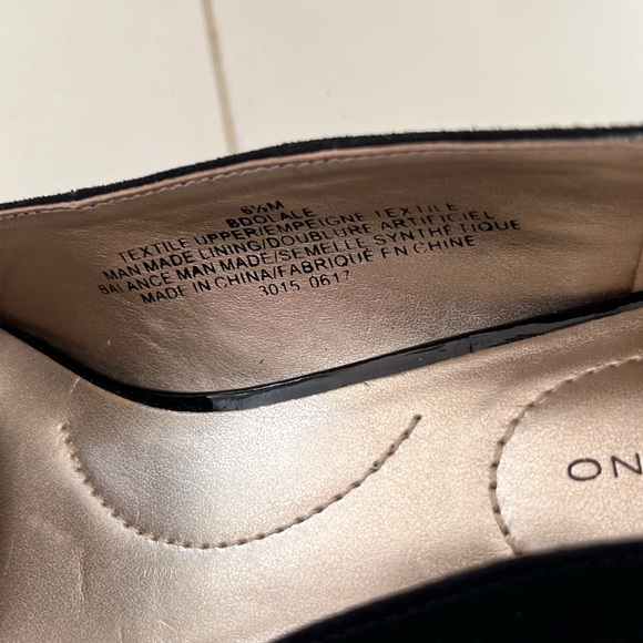 Bandolino Black Suede Shoes with Patent Block Heel, 6.5 - Picture 6 of 10